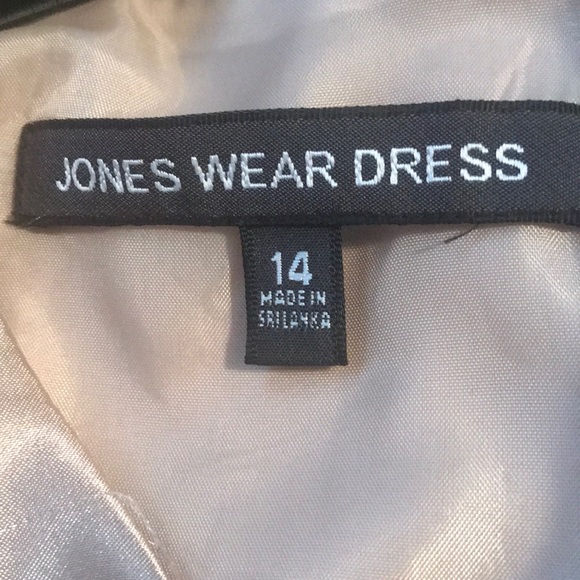Jones wear DRESS - Picture 6 of 7